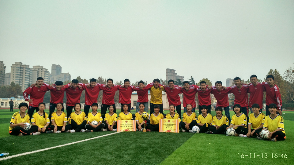 我校足球队再获一个新泰市中小学生足球联赛高中组冠军